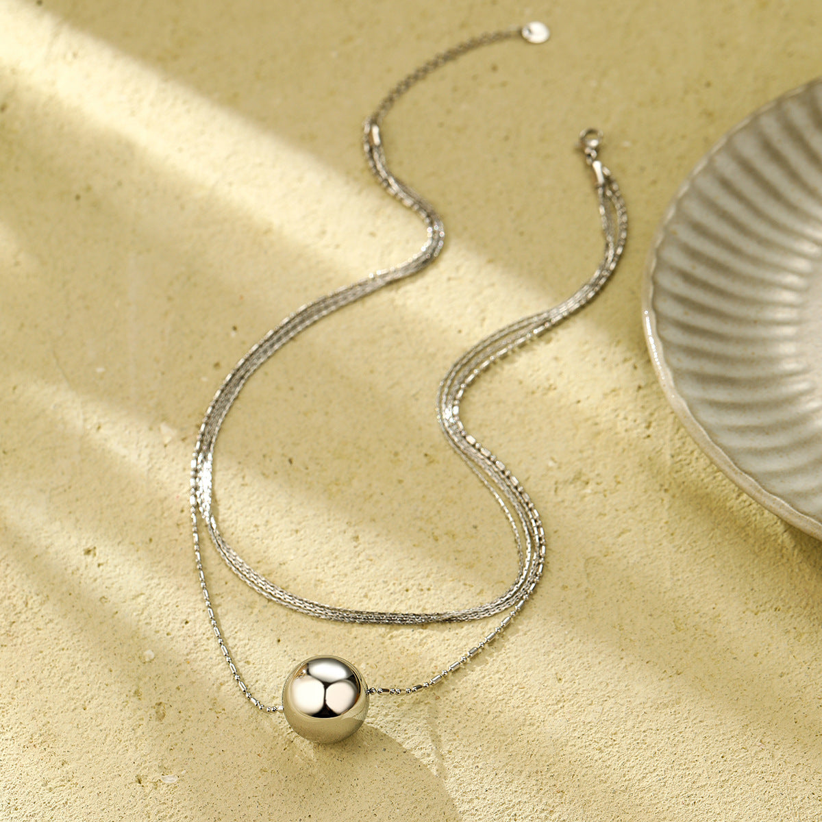Collana con ciondolo geometrico minimalista in acciaio inossidabile con finitura placcata da donna