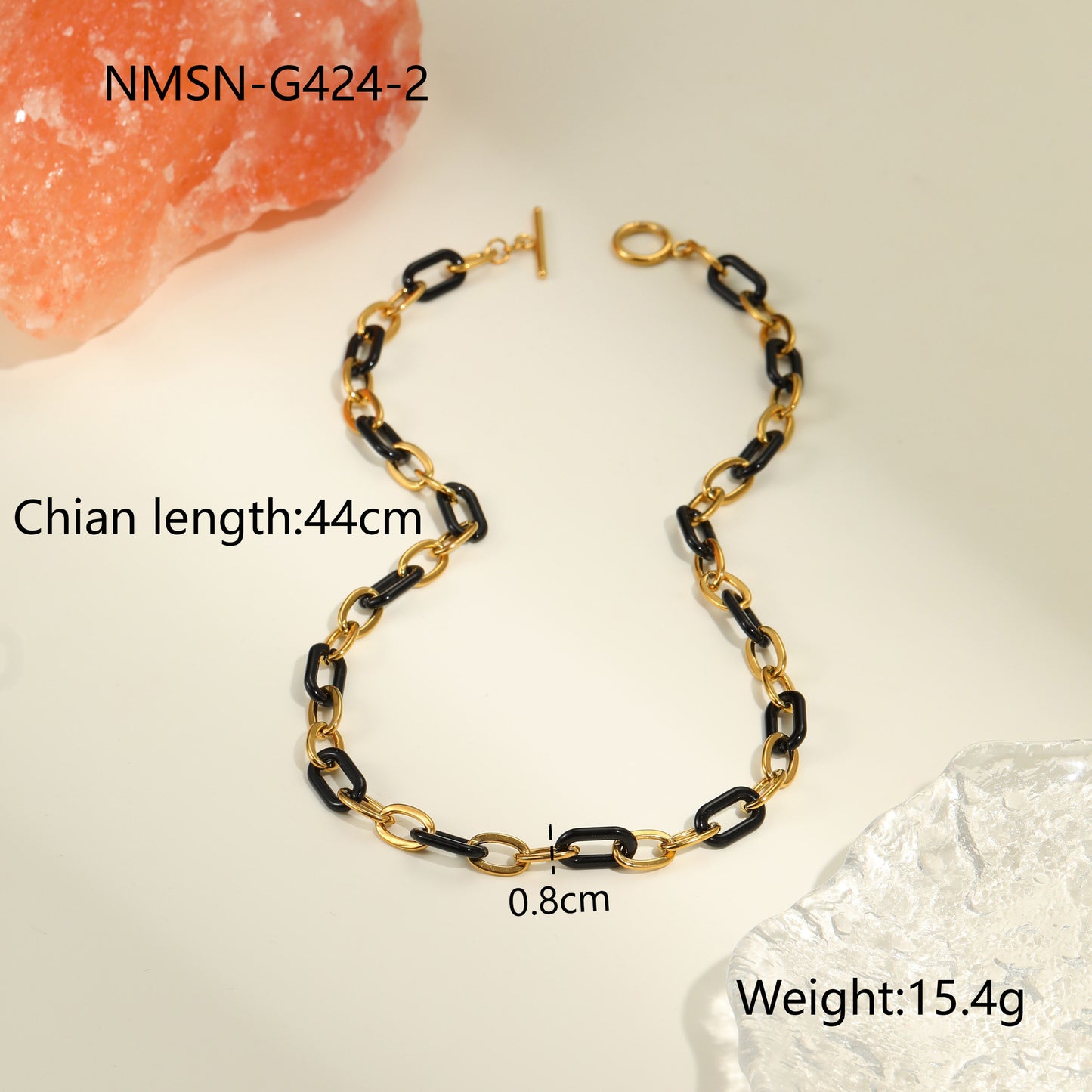 Collana da donna alla moda in acciaio inossidabile con elementi geometrici, inserti in resina e finitura placcata