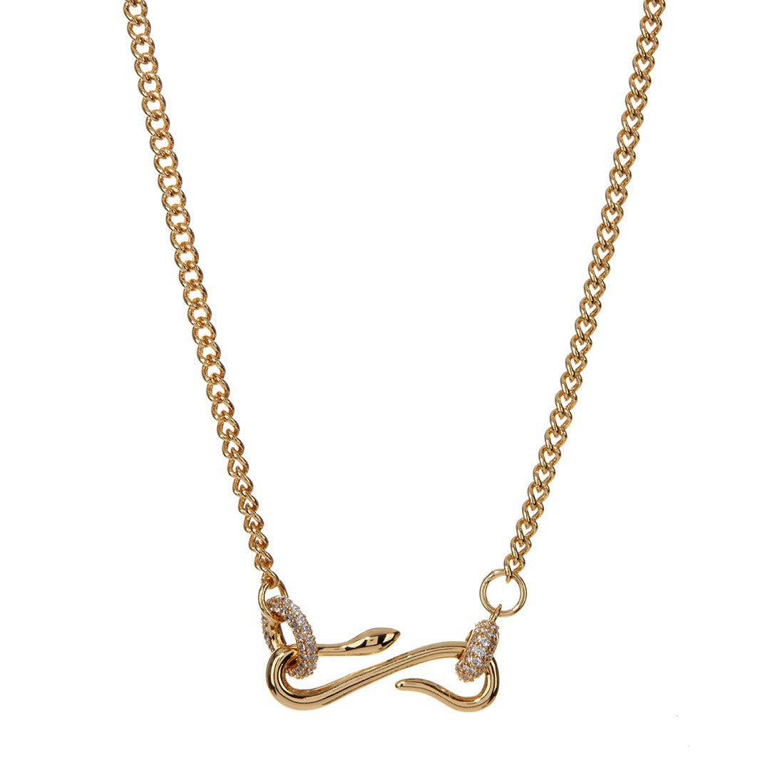 Collana Pendente Geometrica Vintage con Zirconi e Motivo a Serpente in Acciaio al Titanio su Catena in Rame Placcato Oro