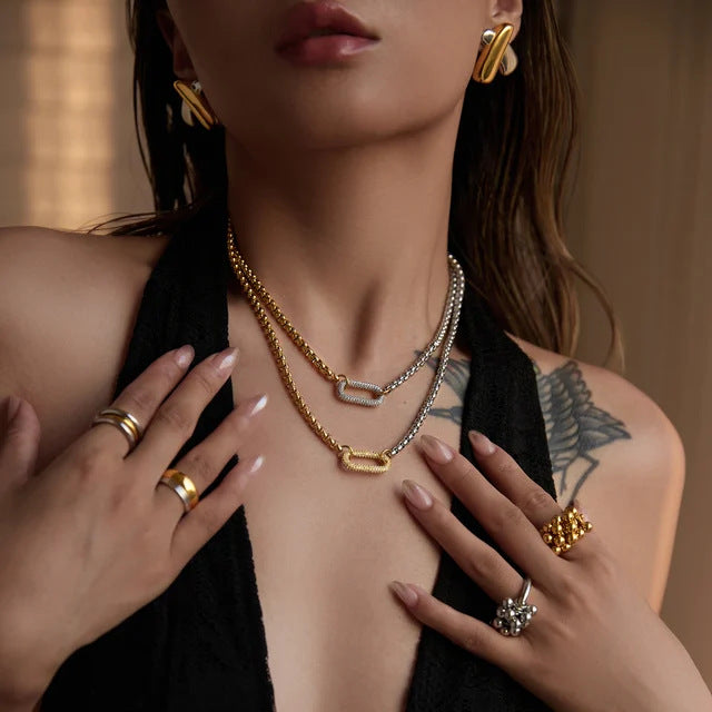 Collana Minimalista di Lusso in Acciaio Inossidabile Placcato Oro 18K con Pendente a U e a Goccia e Catena di Perle