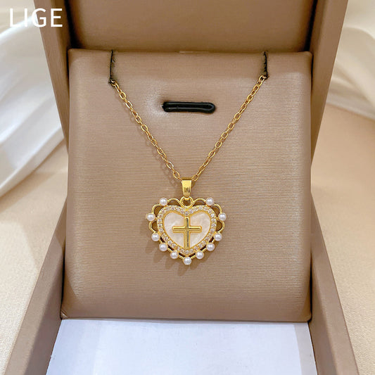 Collar colgante minimalista de cruz con corazón en acero de titanio con incrustaciones de diamantes de imitación para mujer