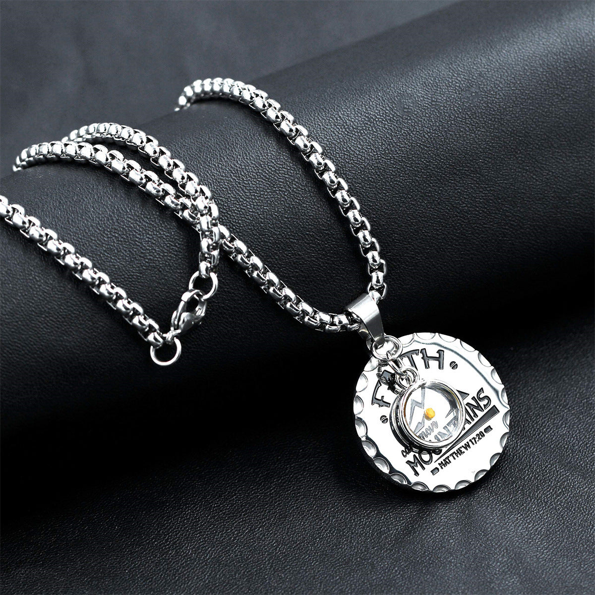 Collana con Pendente Geometrico Minimalista in Acciaio Inossidabile con Ciondolo a Moneta in Titanio Lucido per Unisex