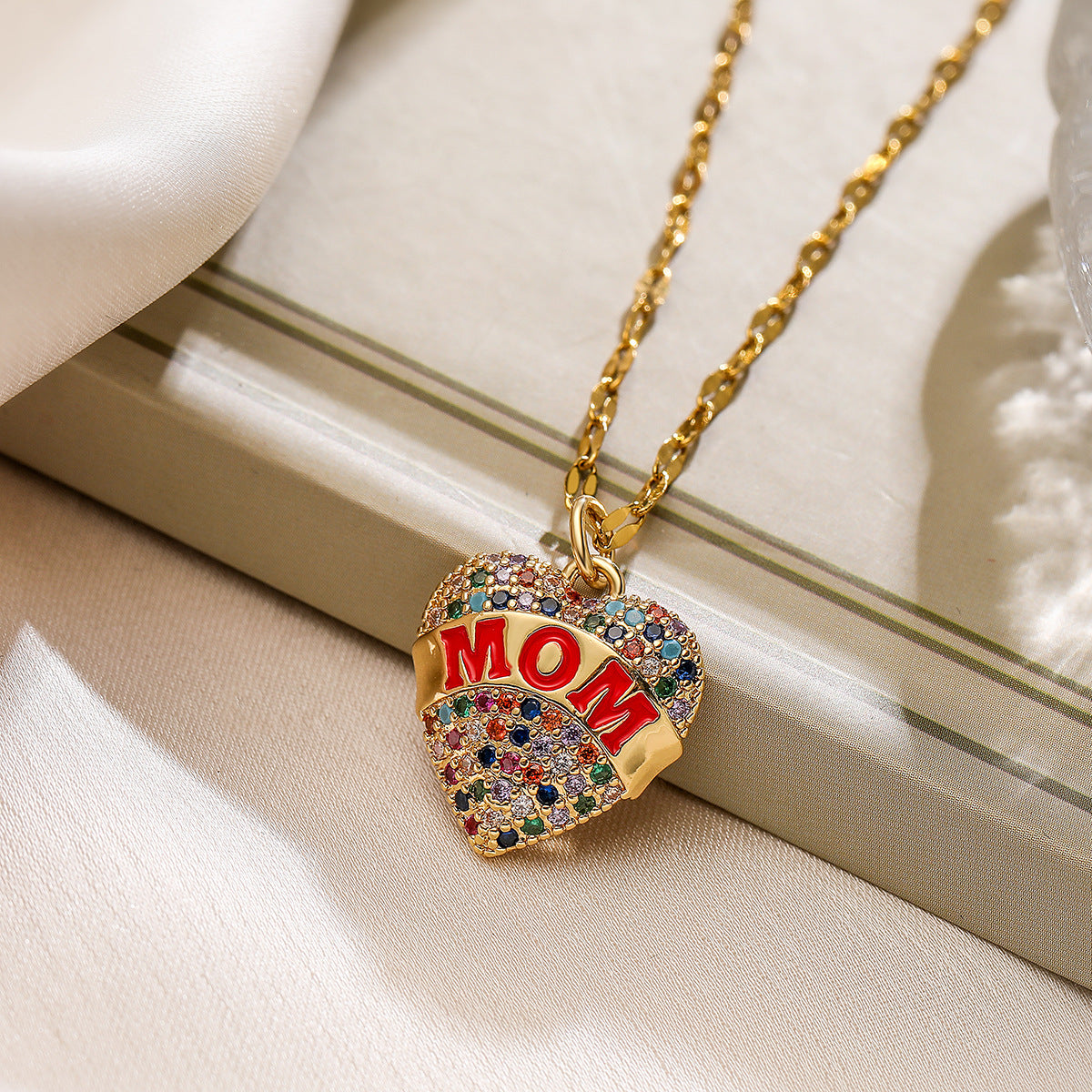 Minimalist Heart-Shaped Copper Pendant Necklace with 18K Gold Plating and Zircon Accents for Women