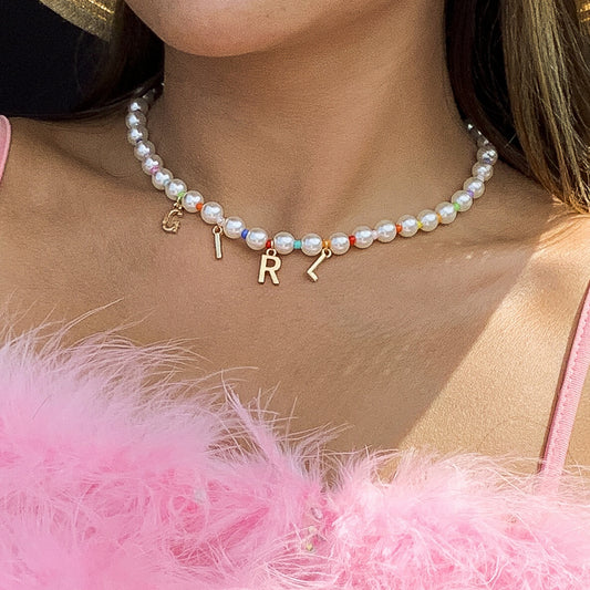 Collar con colgante de letra Y2K minimalista con acabado esmaltado en aleación para mujer