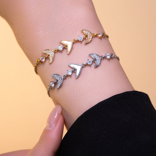 Bracciale alla moda regolabile a conchiglia e coda di sirena da donna con zirconi micro-incastonati su acciaio al titanio con placcatura sottovuoto ipoallergenica
