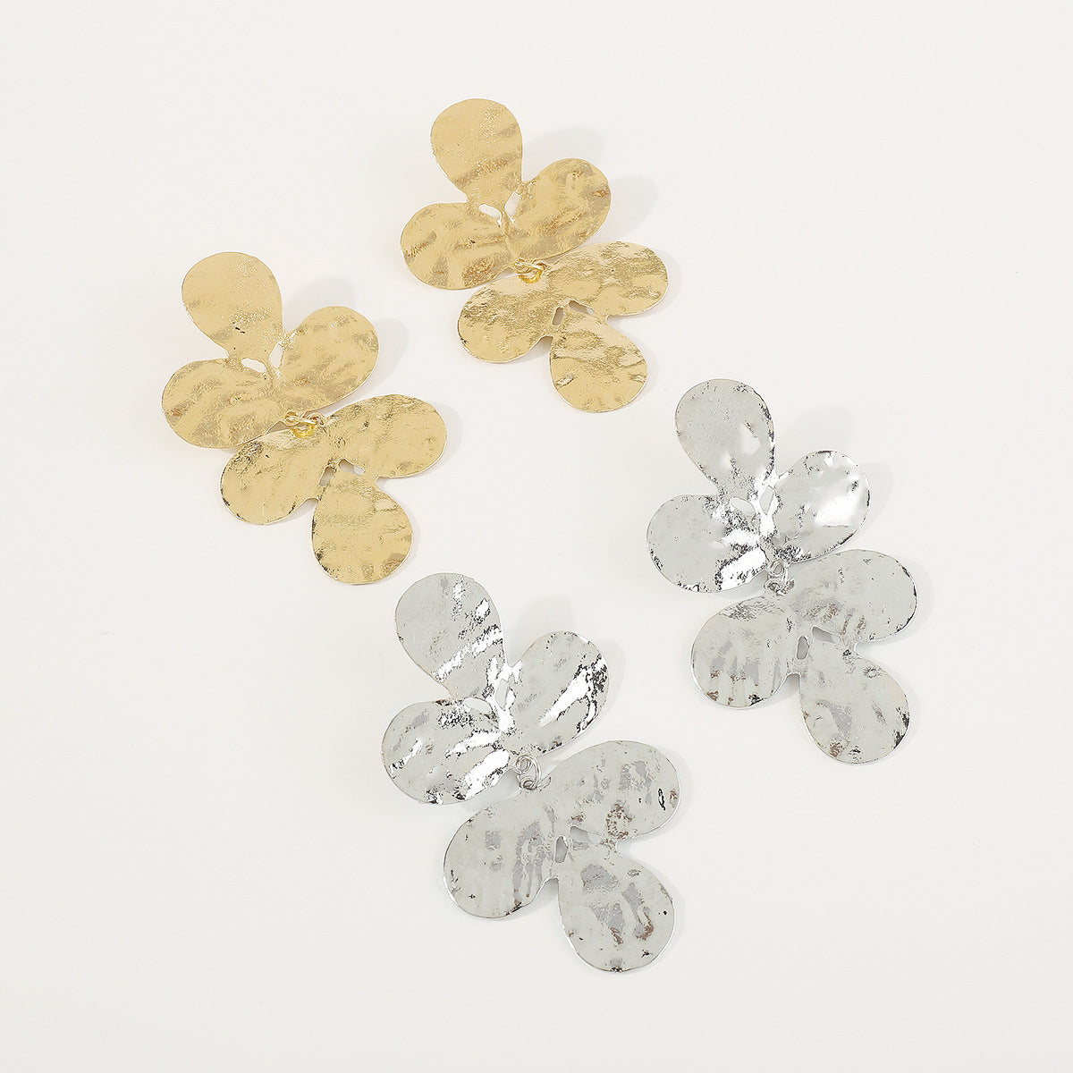 Pendientes de aleación con diseño floral geométrico dulce y atrevido, acabado chapado y colgante de trébol para mujer