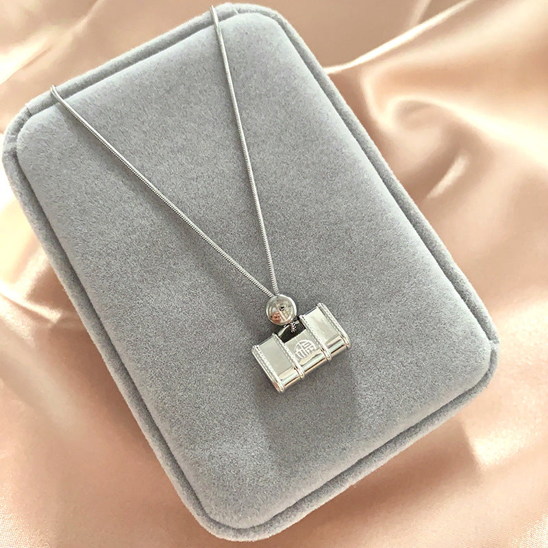 Collana con ciondolo a lucchetto placcato in acciaio al titanio a forma di cuore dal design originale per donne e uomini con catena a serpente in stile minimalista a medaglione