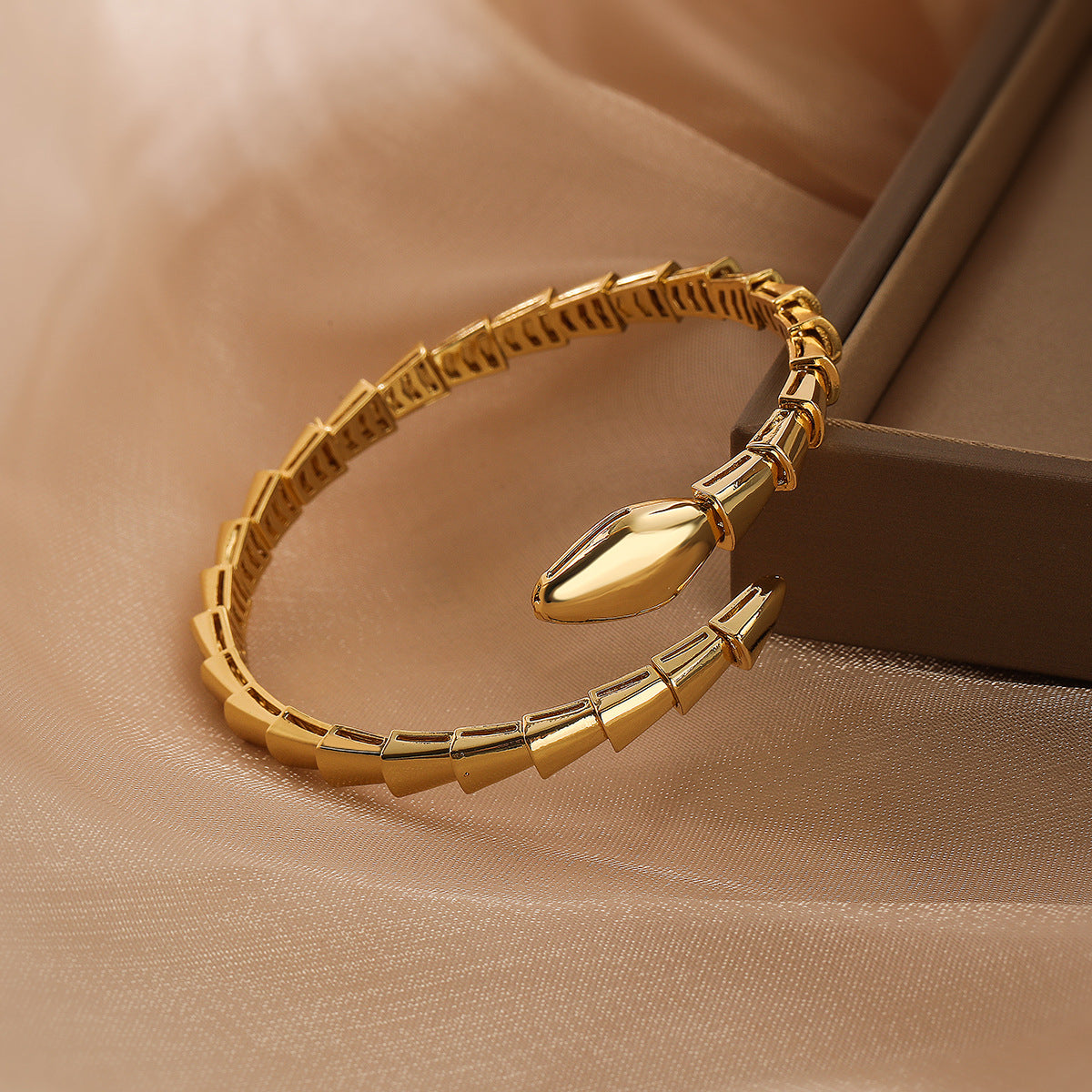 Bracciale vintage in rame a forma di serpente con placcatura in oro vero e zirconia micropavé da donna