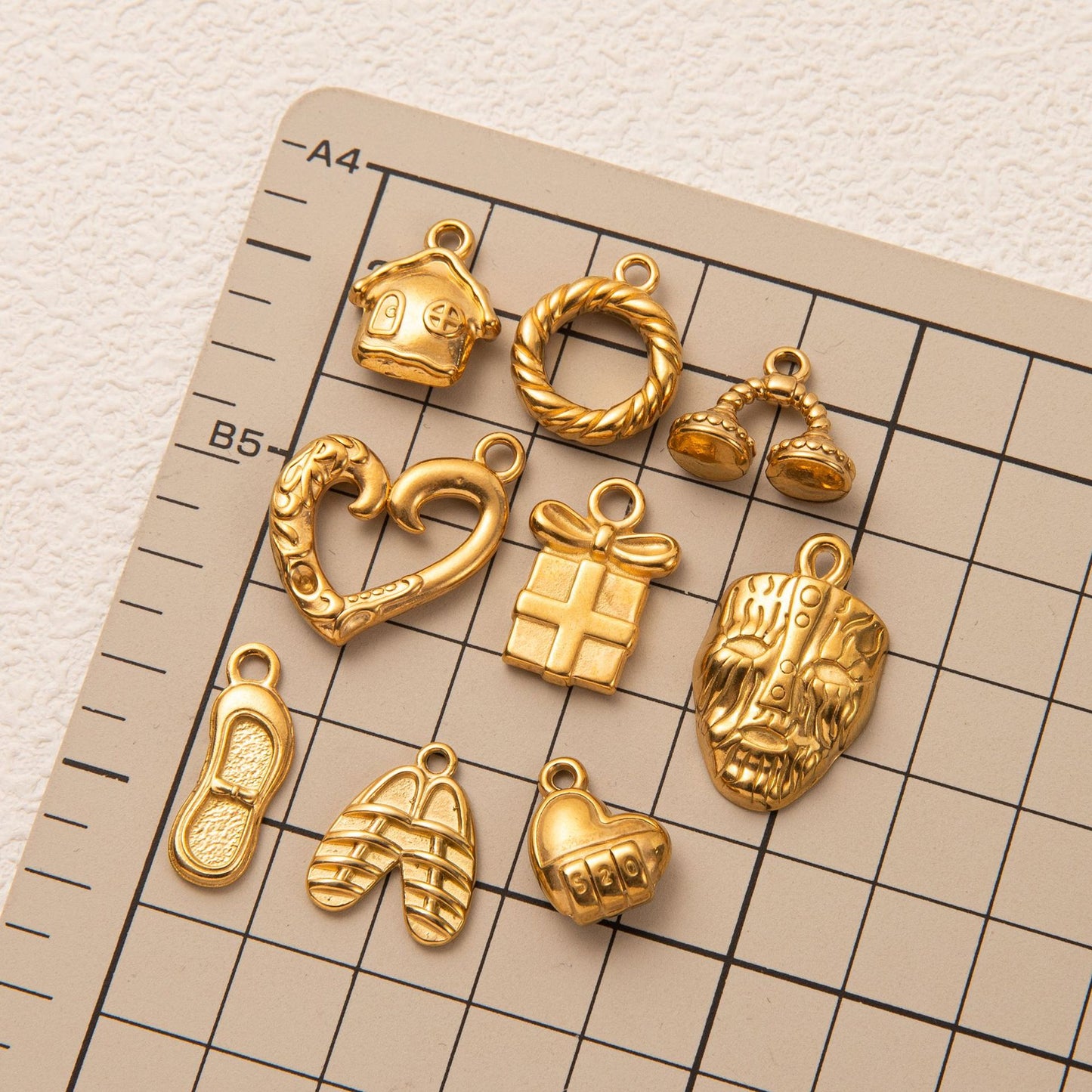 Vintage 18K Gold Plated Stainless Steel Mask Pendant Necklace Charm Bar for Unisex