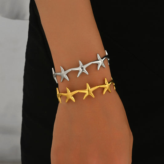 Pulsera de puño abierto con estrella geométrica de moda para mujer, de aleación de zinc chapada en oro de 18 quilates