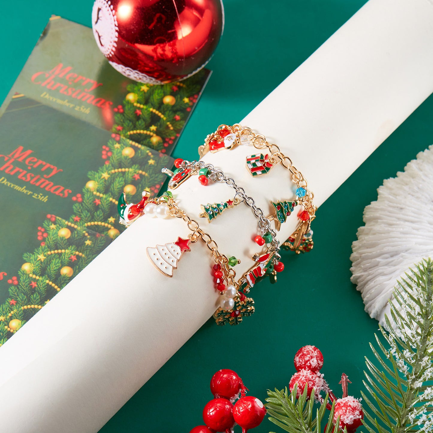 Bracciale con ciondoli natalizi festivi di Babbo Natale e fiocchi di neve per donne, gioielli artigianali in lega per le feste
