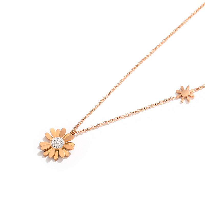Collana pendente con margherita minimalista da donna in acciaio al titanio con placcatura sottovuoto e design a catena a O