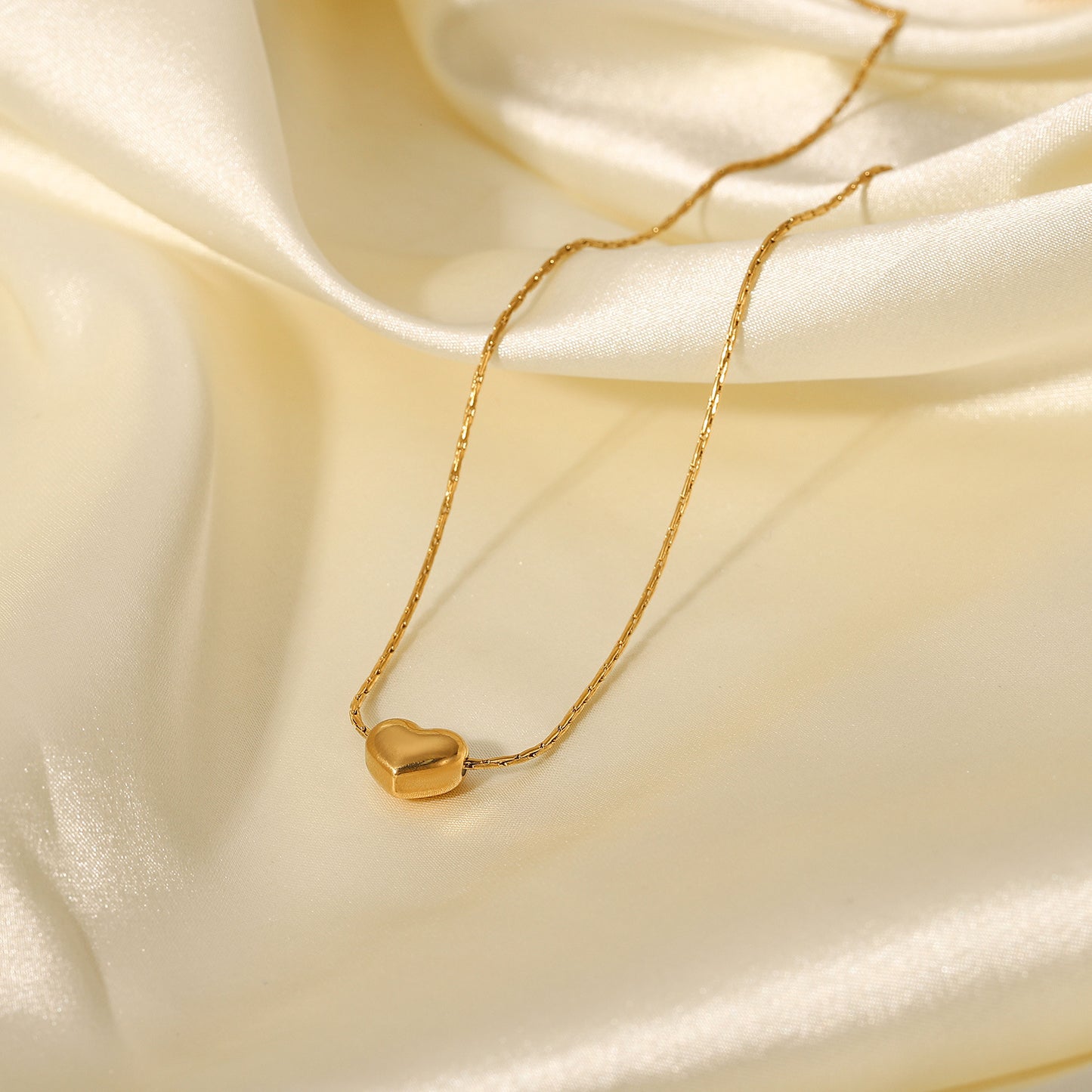 Minimalist Heart-Shaped Stainless Steel Necklace with 18K Vacuum Gold Plating for Women