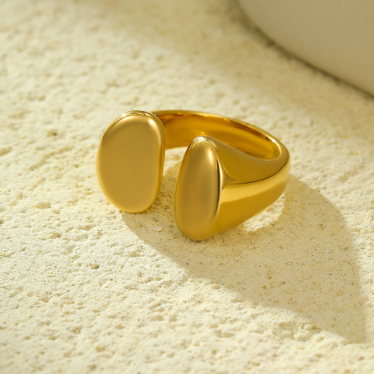 Anello alla moda geometrico in acciaio inossidabile e titanio con finitura lucida galvanizzata per donna