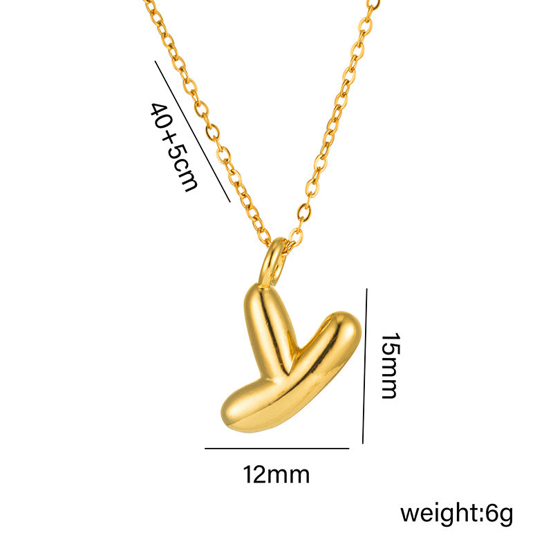 Collar minimalista de acero de titanio chapado en oro de 18 quilates con forma de letra delicada para mujer