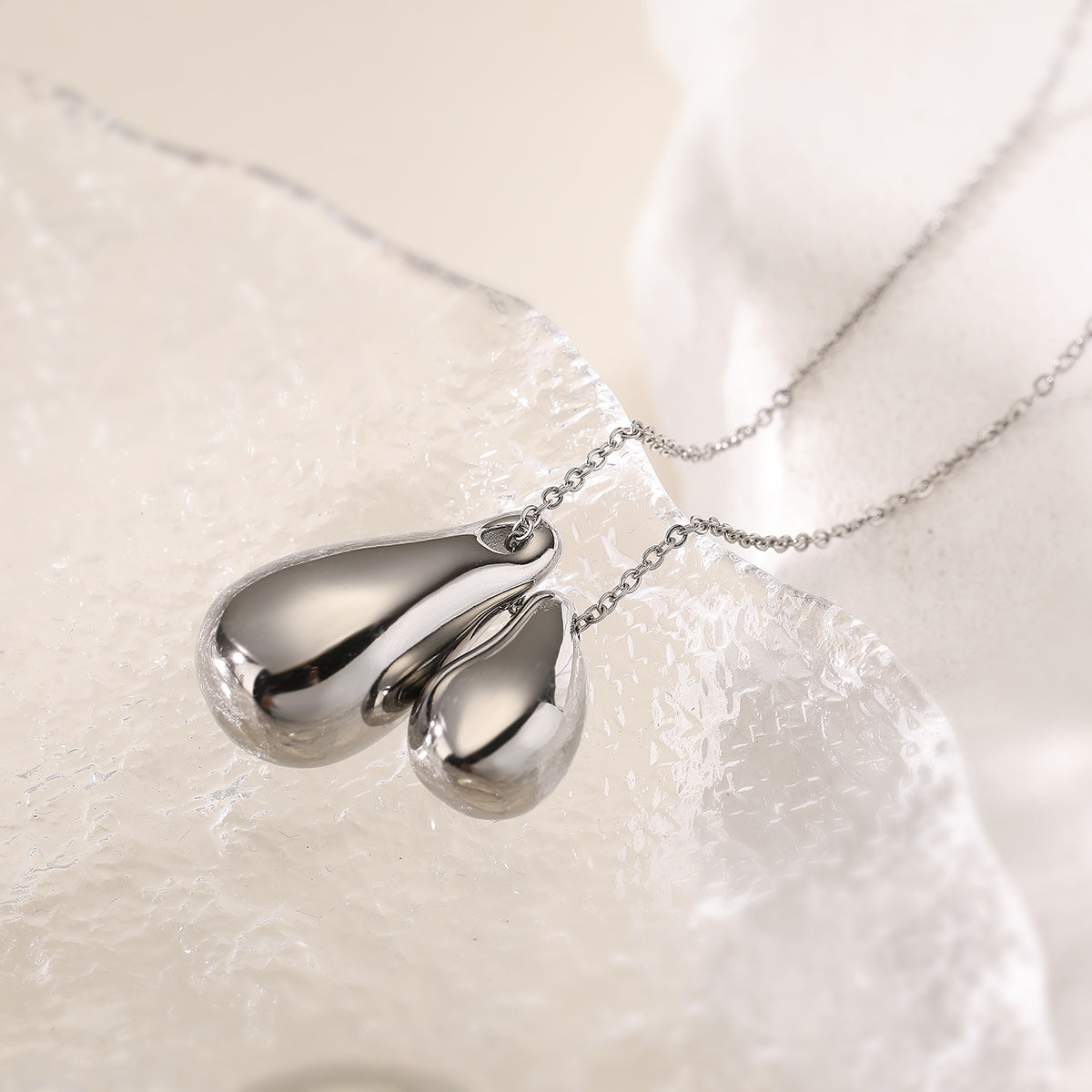 Fashion Geometric Teardrop Titanium Steel Pendant Necklace for Women