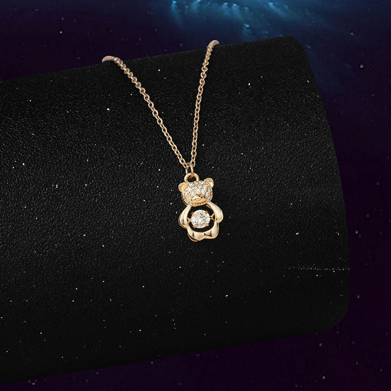 Collana con ciondolo a orsetto carino per donna in acciaio al titanio placcato oro con catena a maglie lunghe e design floreale irregolare