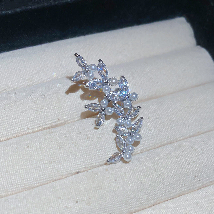 Minimalist Luxury Pearl Stud Earrings with Zircon Inlay for Women Butterfly-Shaped Ear Cuff