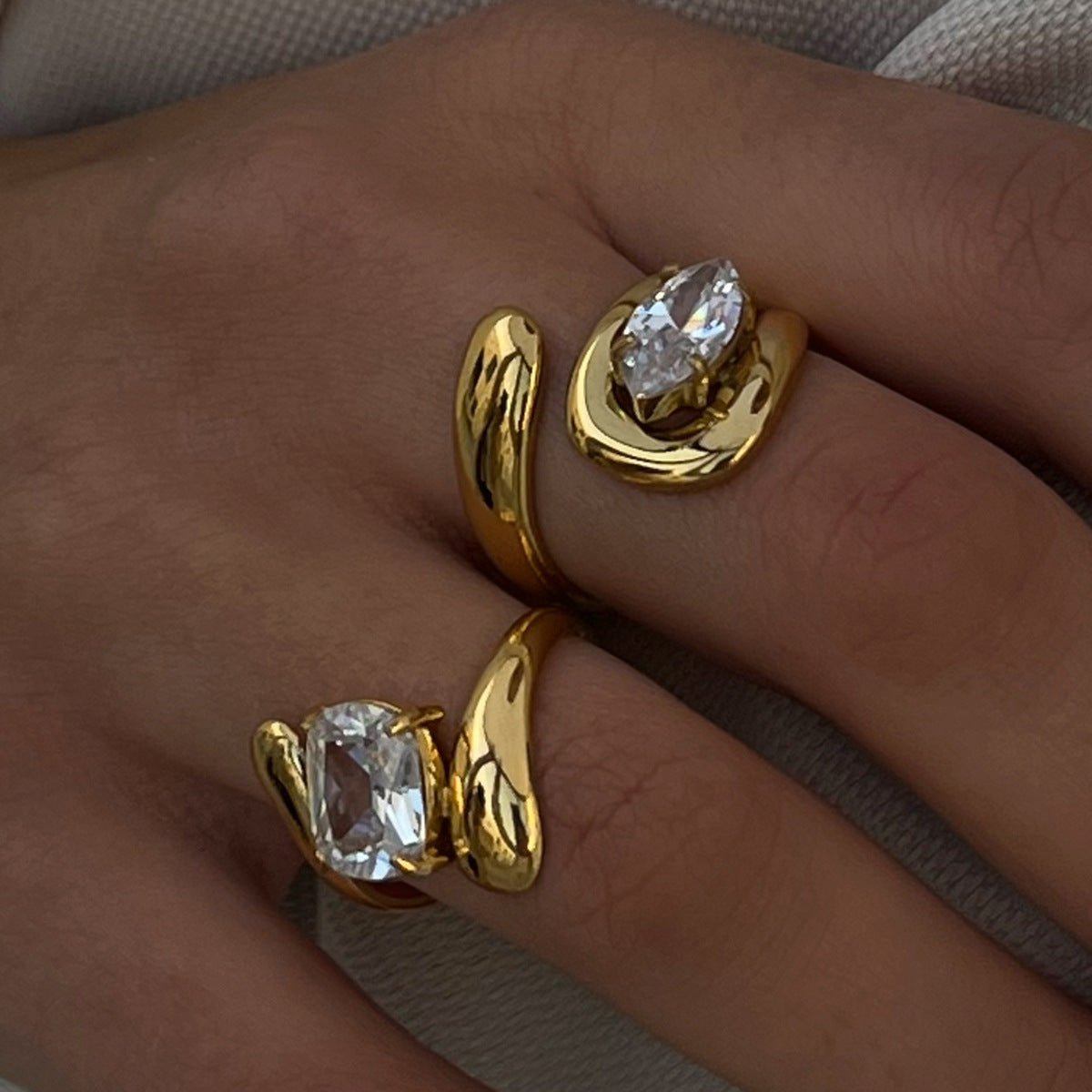 Anello da donna minimalista geometrico placcato in acciaio inossidabile con zirconia