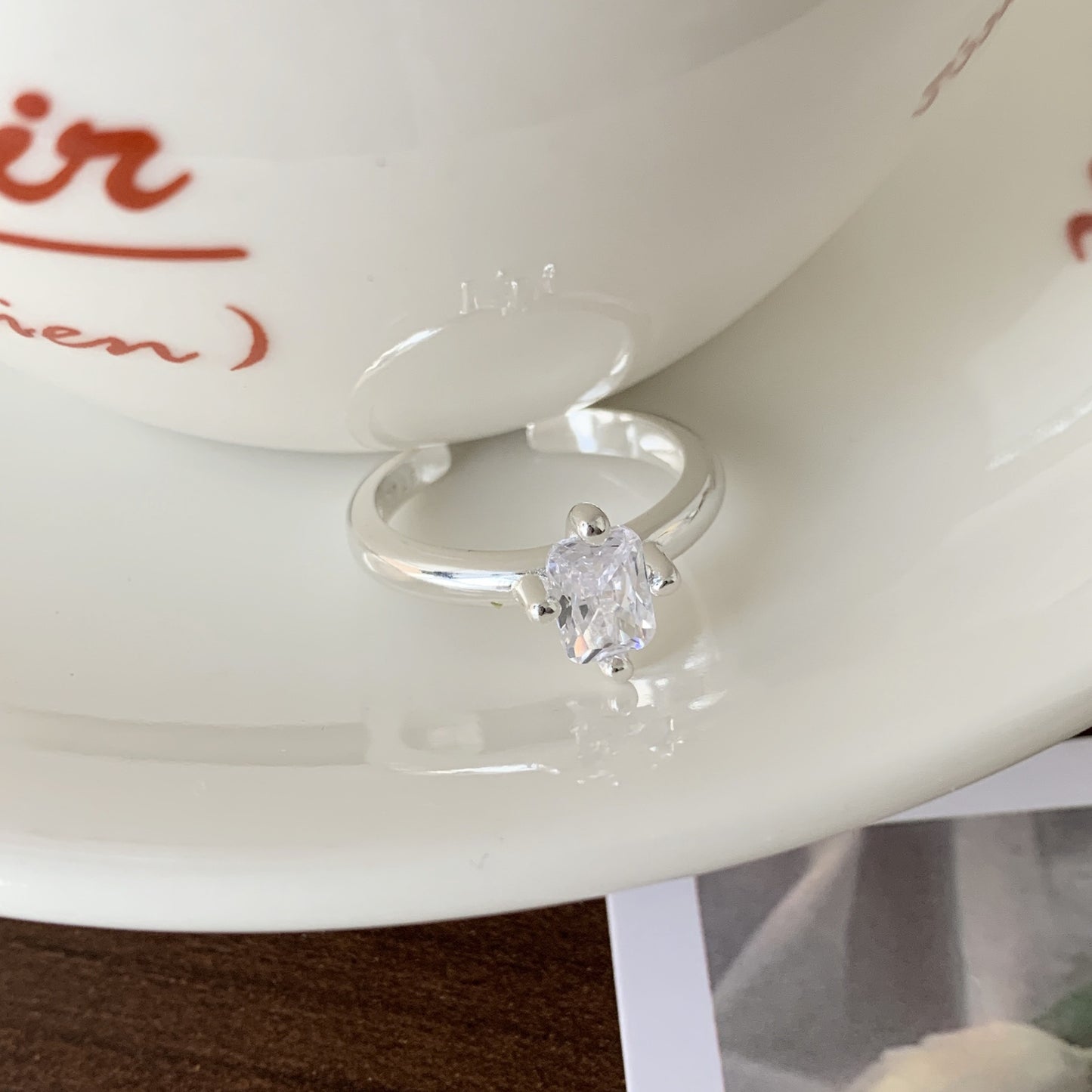 Anello da donna minimalista dolce in argento sterling 925 con zirconi cubici geometrici rettangolari intarsiati