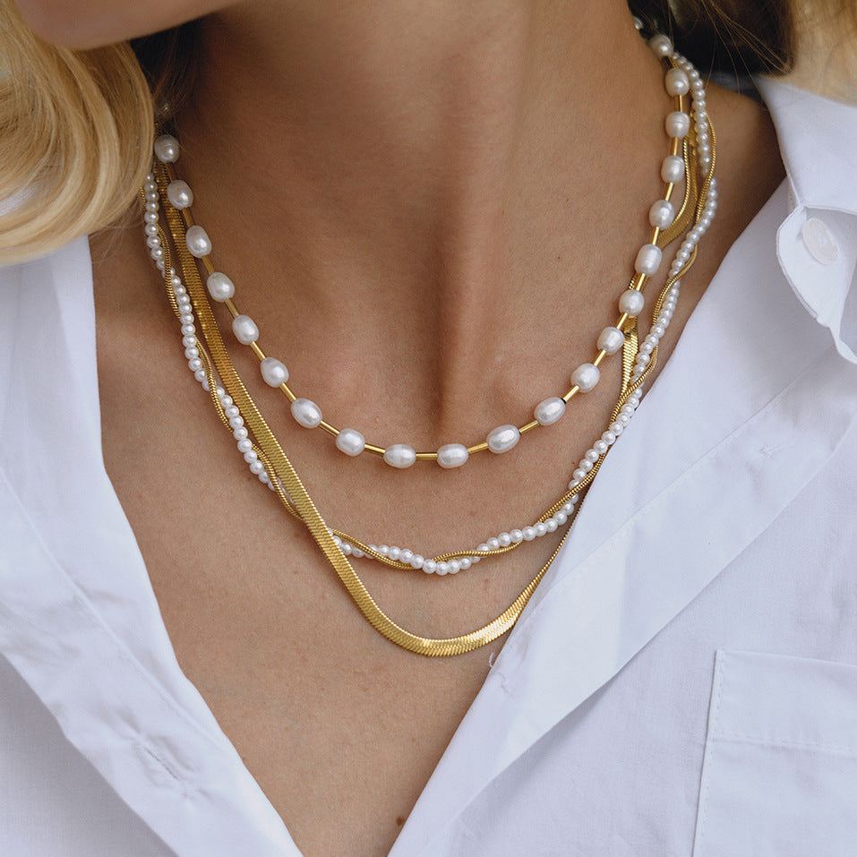 Collar de Acero Inoxidable con Colgante Geométrico de Acero Titanio y Acentos de Perlas Simuladas, Cadena Electrochapada para Mujer