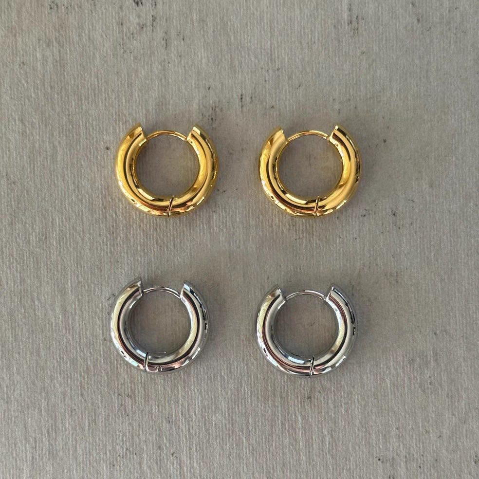 Pendientes de aro minimalistas en forma de U de acero de titanio chapado en oro de 18 quilates para hombres y mujeres