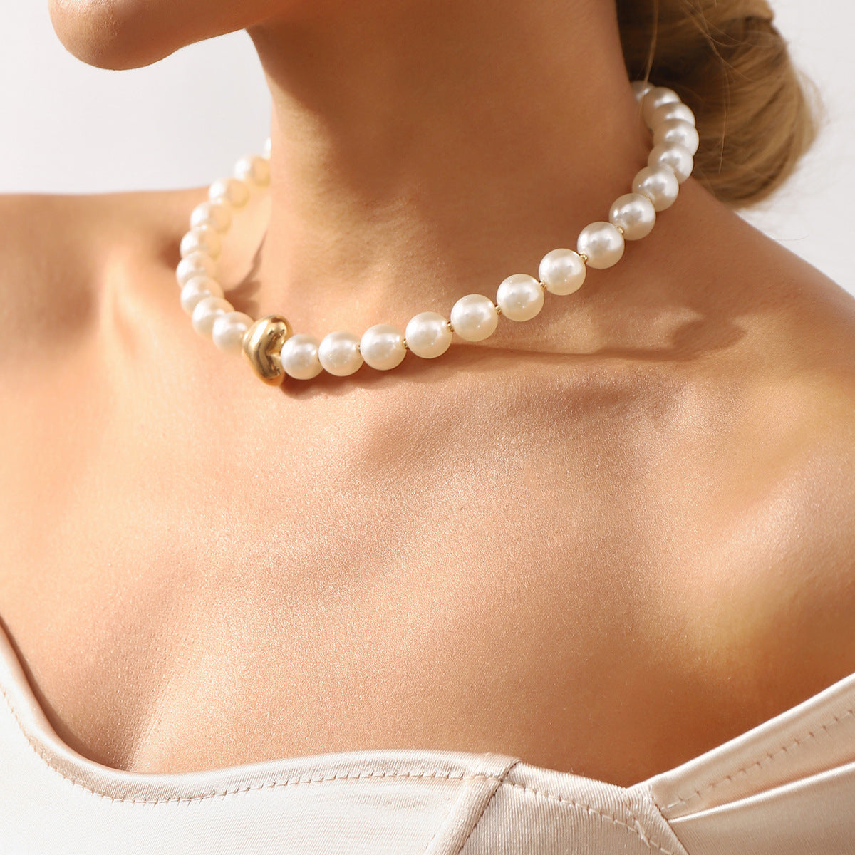 Collana di perle vintage da donna con pendente a cuore, perle imitation e materiale CCB, catena a clavicola minimalista