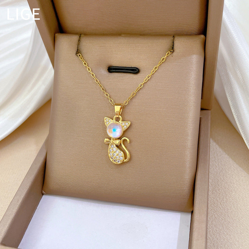Collar con colgante de gato minimalista de acero de titanio con detalles de circonita cúbica, diseño geométrico, cadena de medallón ligera para mujeres y hombres