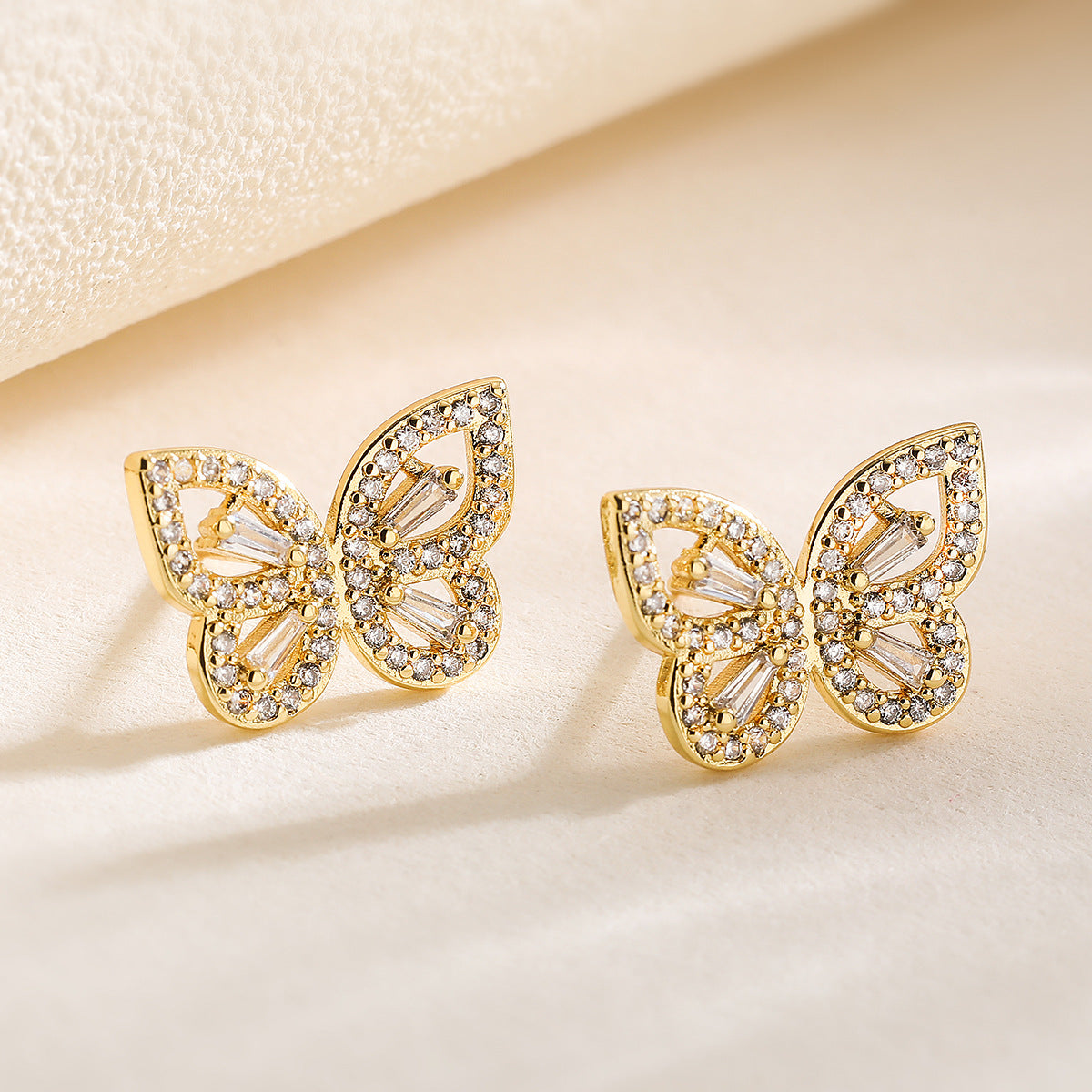 Fashionable Geometric Butterfly Stud Earrings for Women in Copper with 18K Gold Plating and Zircon Inlay