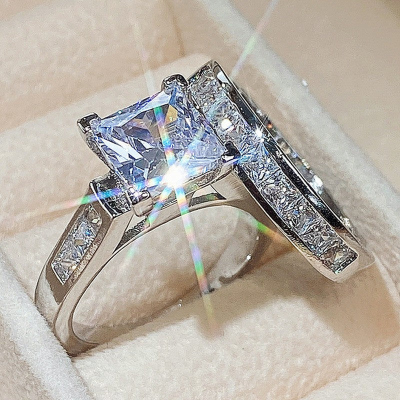 Anello da donna in lega in stile floreale con intarsi in zircone e finitura placcata