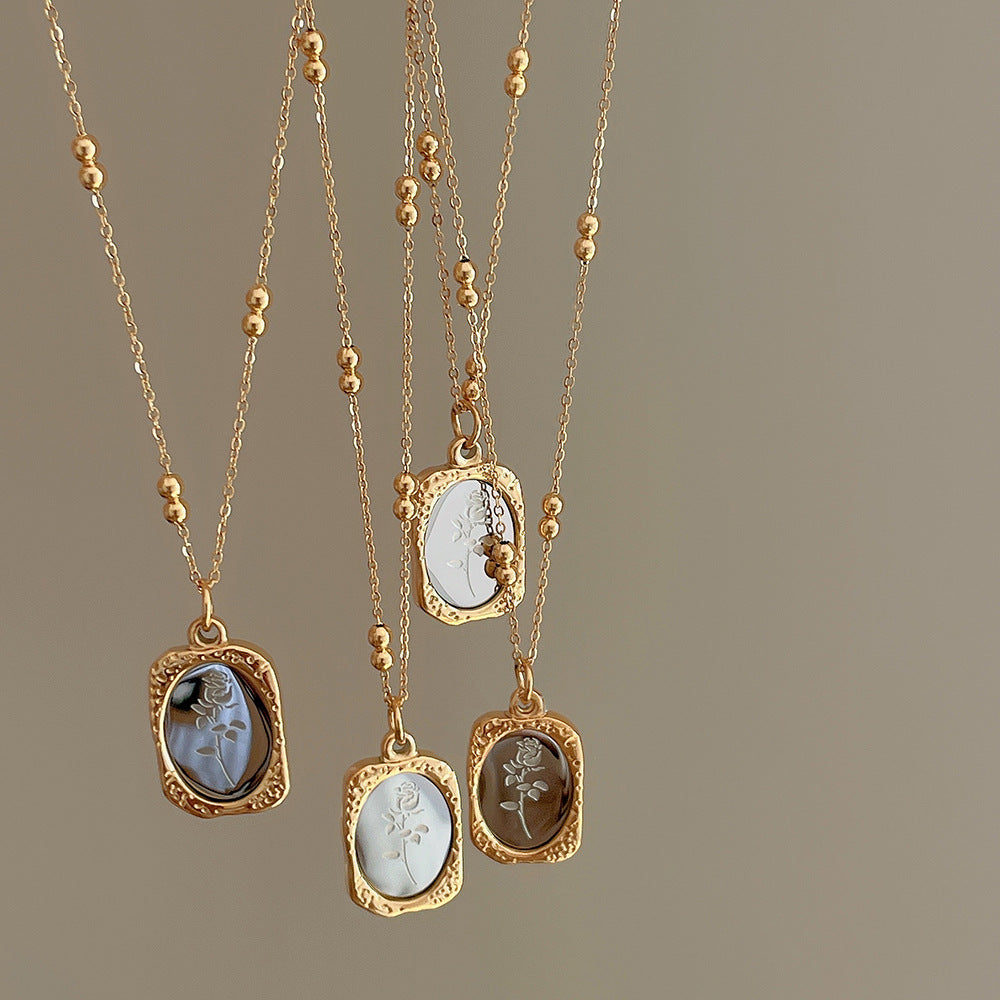 Collana Pendente a Specchio in Acciaio al Titanio con Incisione in Stile Francese Vintage da Donna con Ciondolo Quadrato Geometrico e Placcatura in Oro Rosa