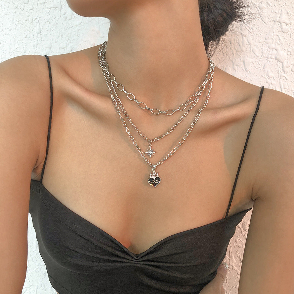 Dulce y Atrevido Collar con Colgante de Estrella Geométrica de Ocho Puntas con Corazón Esmaltado en Aleación con Incrustaciones de Pedrería en Cadena Estándar