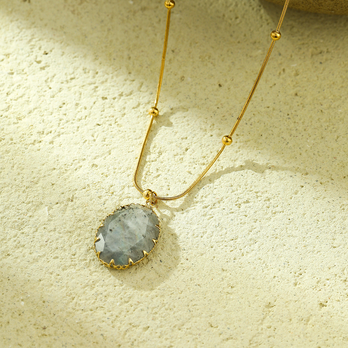 Vintage Minimalist Stainless Steel Pendant Necklace with Rhinestone Inlay for Women