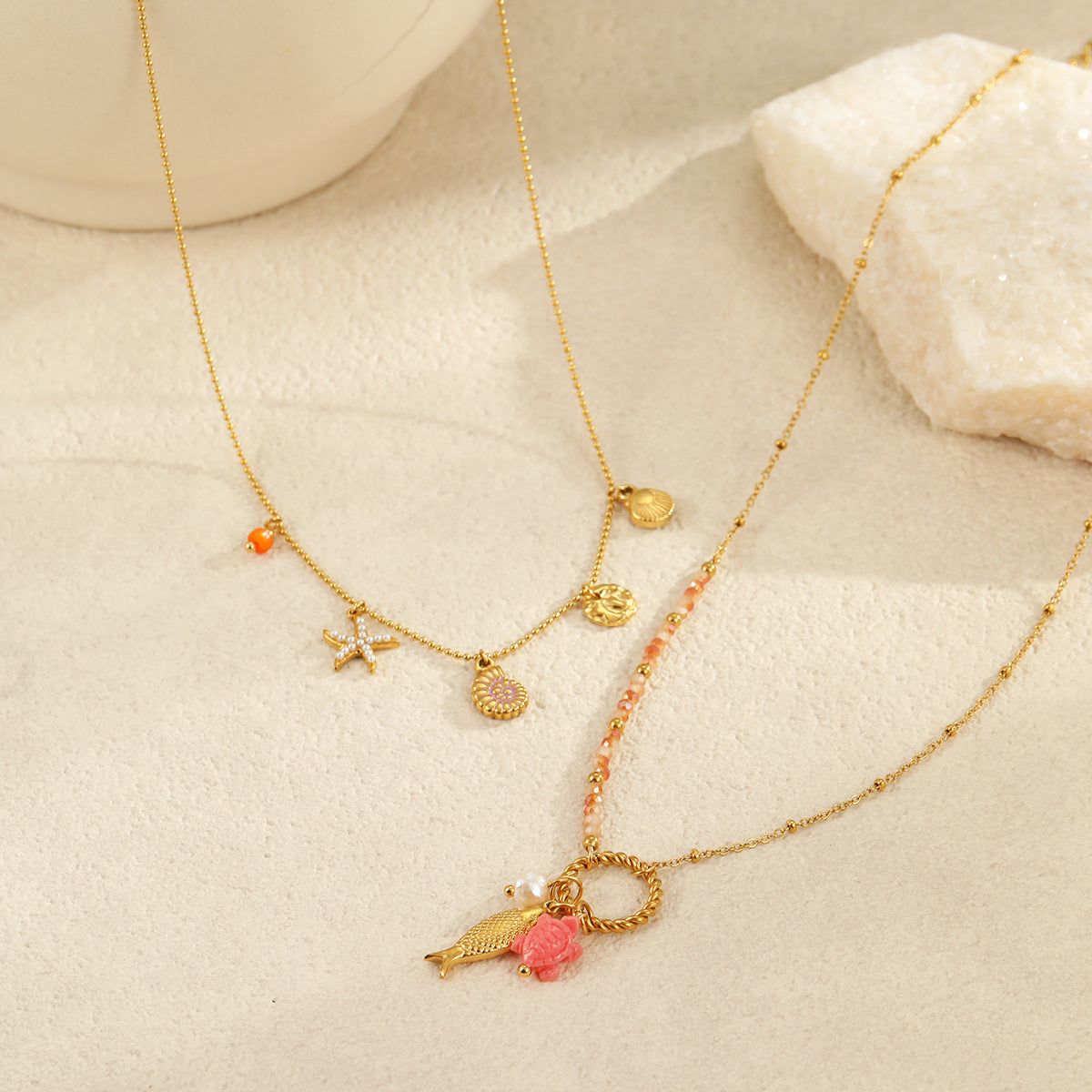 Collana in acciaio al titanio alla moda ispirata all'oceano con ciondolo a conchiglia e stella, in acciaio inossidabile galvanizzato, design geometrico, collana a strato singolo da donna
