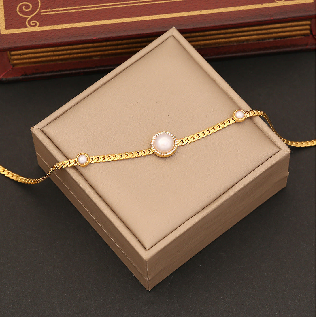 Collana da donna alla moda in acciaio inossidabile con fiocco, intarsio di strass, finitura lucida, catena a serpente piatta, gioielli con pendente geometrico