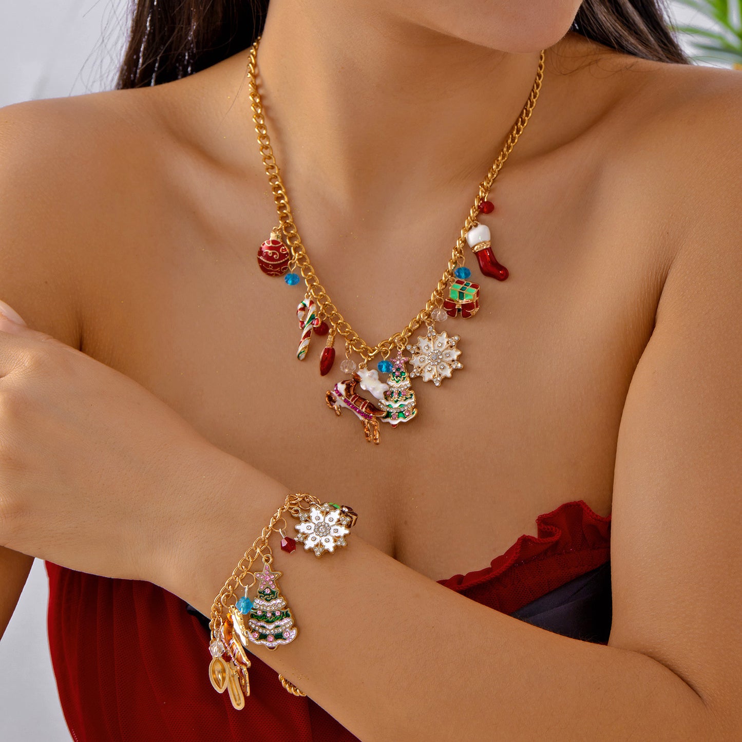 Dulce y Atrevido Set de Colgantes Navideños con Dijes de Copo de Nieve, Ciervo, Muñeco de Nieve y Árbol, Cadena Electrochapada de Aleación de Zinc, Joyería Unisex