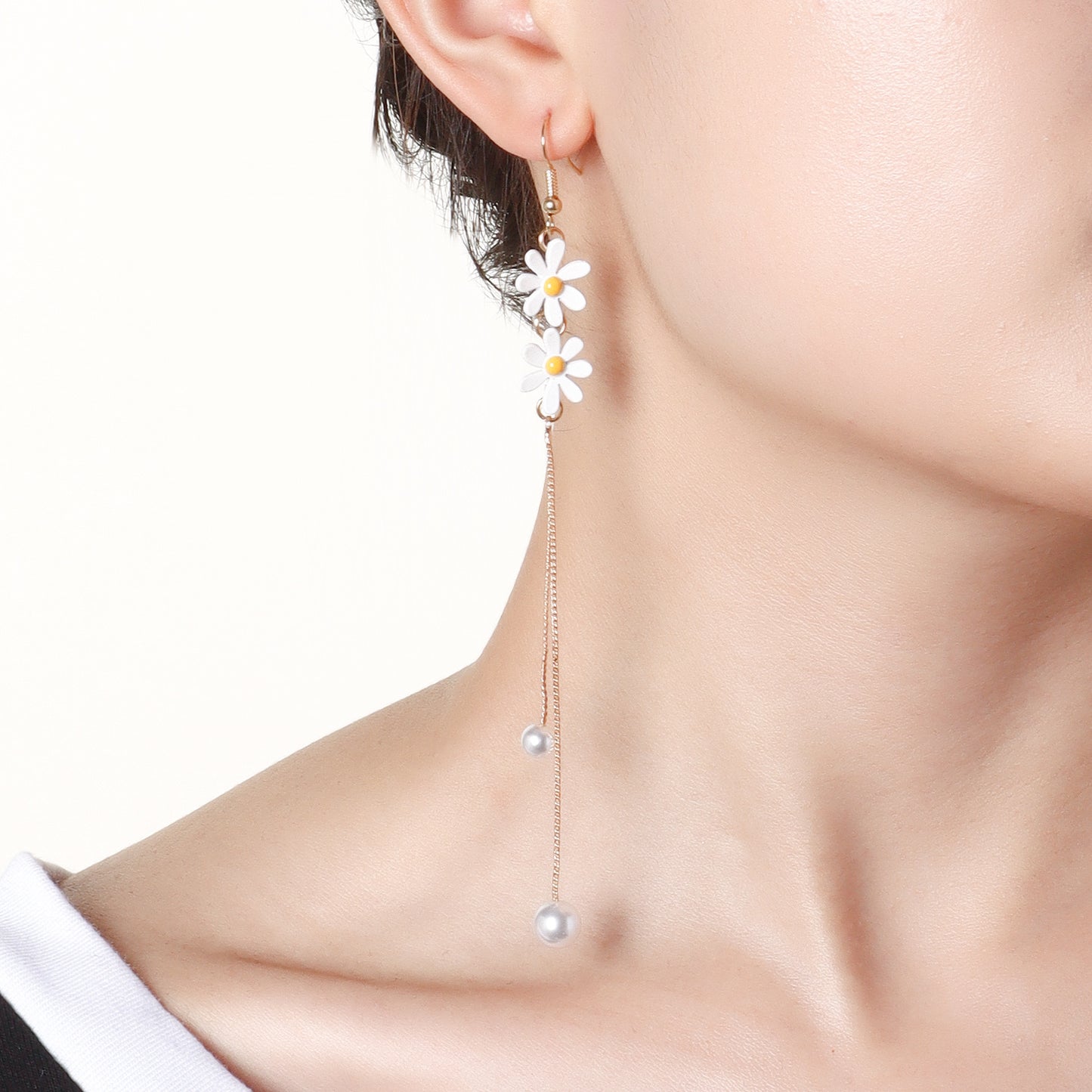 Minimalist Long Bar-Style Alloy Earrings with Pearl-Like Finish, Vintage-Inspired Daisy Flower and Moon Motif, Tassel Accents, for Women