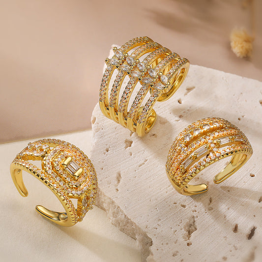 Anillo Abierto Geométrico Minimalista para Mujer en Latón con Baño de Oro e Incrustaciones de Zirconia