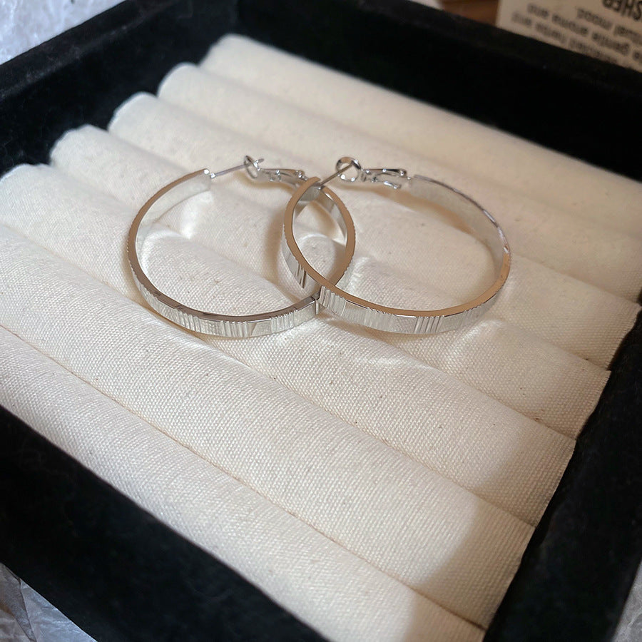 Orecchini a Nappa Geometrici Minimalisti in Metallo Placcato con Perni in Argento Sterling