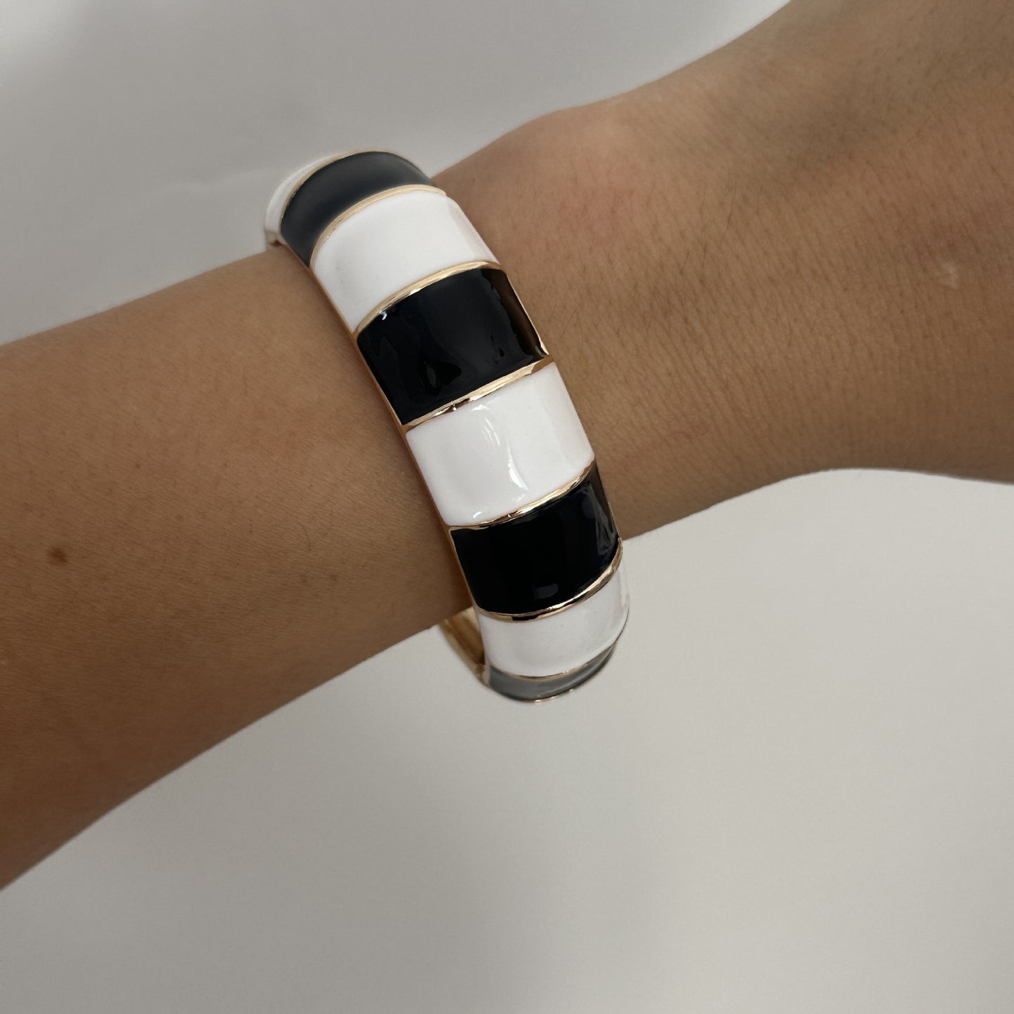 Vintage Round Geometric Checkered Enamel Plated Alloy Bracelet