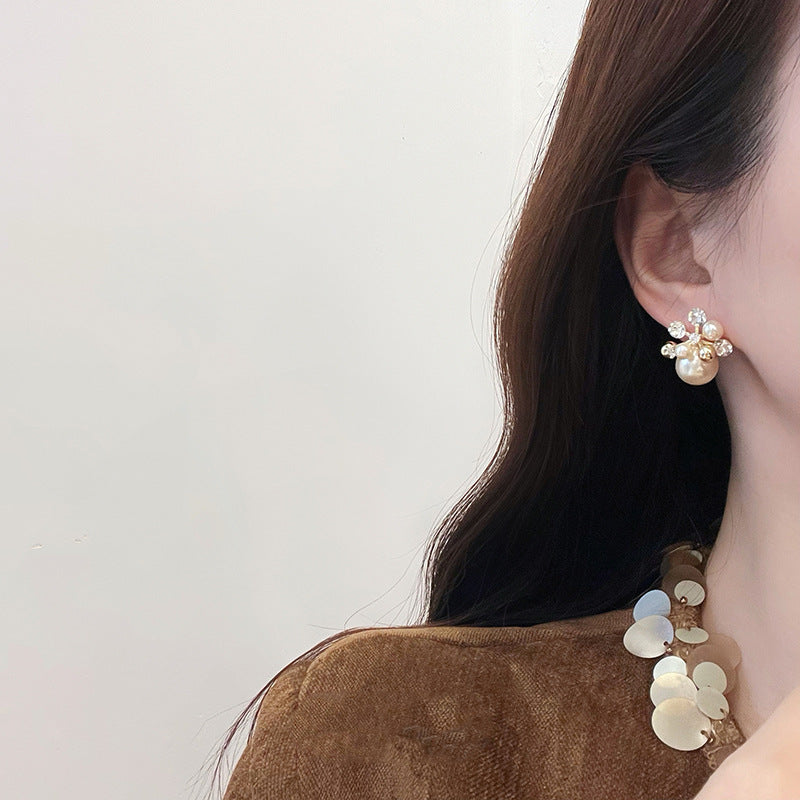 Aretes de perla con flor geométrica minimalista de lujo, poste de acero bañado en oro de 18 quilates y circonitas para mujer