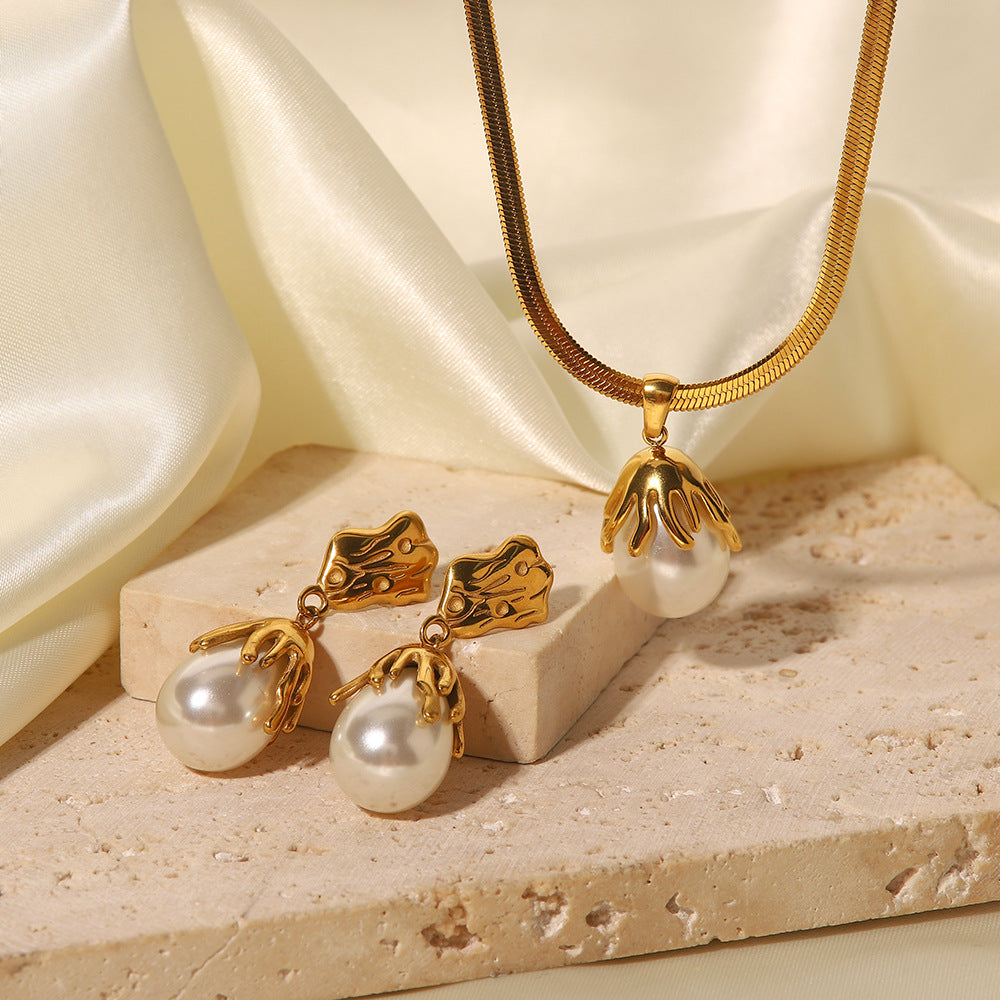Baroque-Style Freshwater Pearl Pendant Necklace for Women with Geometric Design Stainless Steel Chain and Electroplated Finish