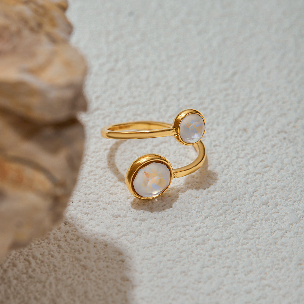 Anillo geométrico de acero de titanio con incrustaciones de circonita para mujer, joyería de moda de acero inoxidable galvanizado