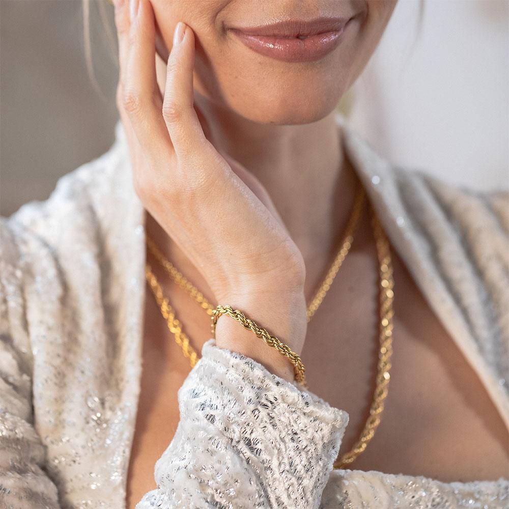 Elegant Twisted Geometric Bracelet for Women in Titanium Steel with 18K Gold Plating, Hypoallergenic and Fade-Resistant