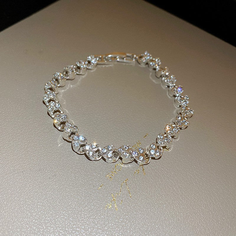 Elegant Heart-Shaped Gold-Plated Zirconia Bracelet for Women with Delicate Luxury Aesthetic