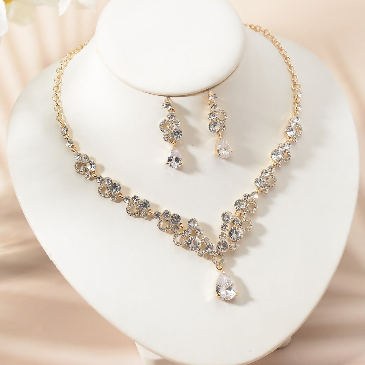 Luxury Elegant Cubic Zirconia Inlay Rhinestone Heart Teardrop Round Pendant Necklace and Earring Set for Women Wedding Party