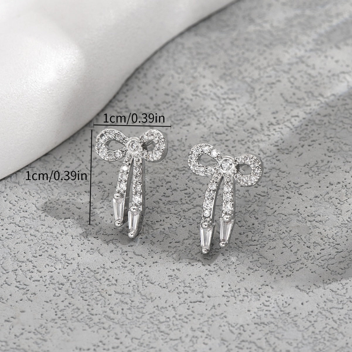 Orecchini minimalisti a forma di fiocco in rame con intarsio di strass per donna, perni in acciaio inossidabile