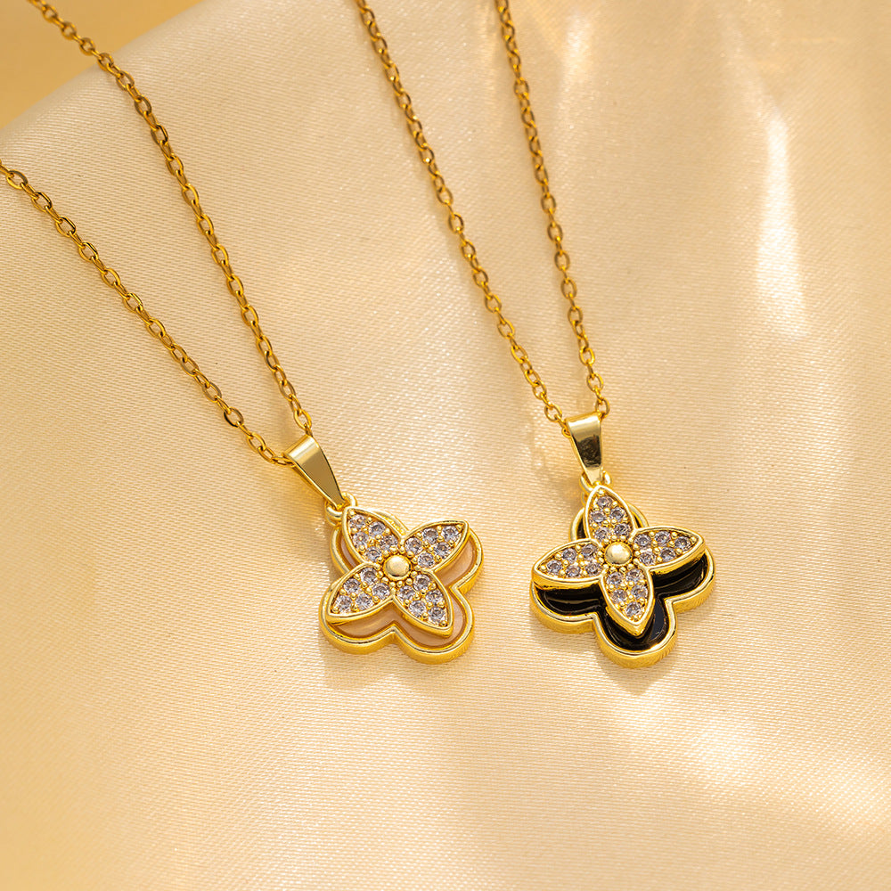 Collana Minimalista a Forma di Quadrifoglio in Acciaio al Titanio con Dettagli in Conchiglia Bianca e Nera, Catena O Elettroplaccata, Ciondolo di Lusso Leggero da Donna
