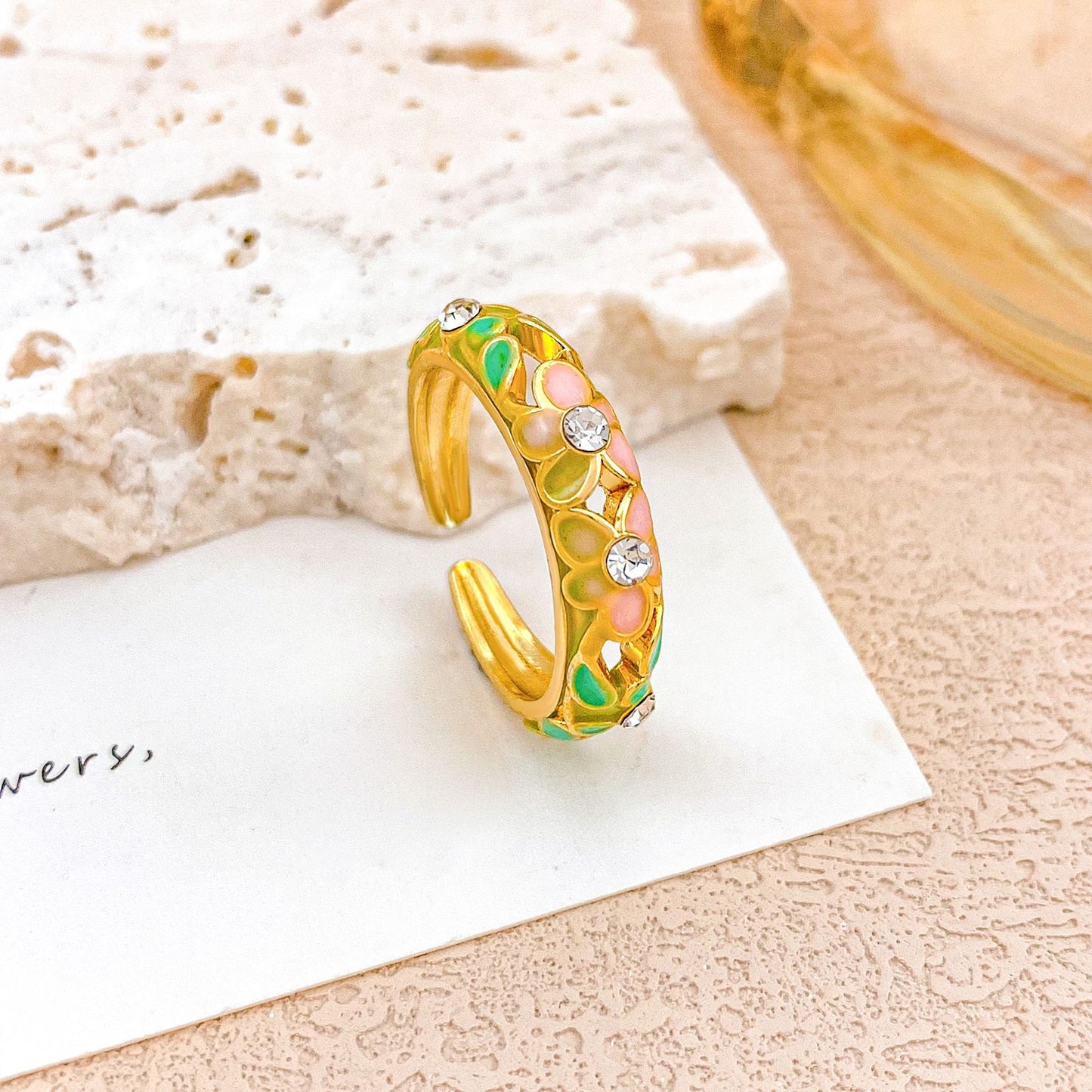 Anello in lega placcato oro con design floreale e cavo, elegante e di lusso, per donna