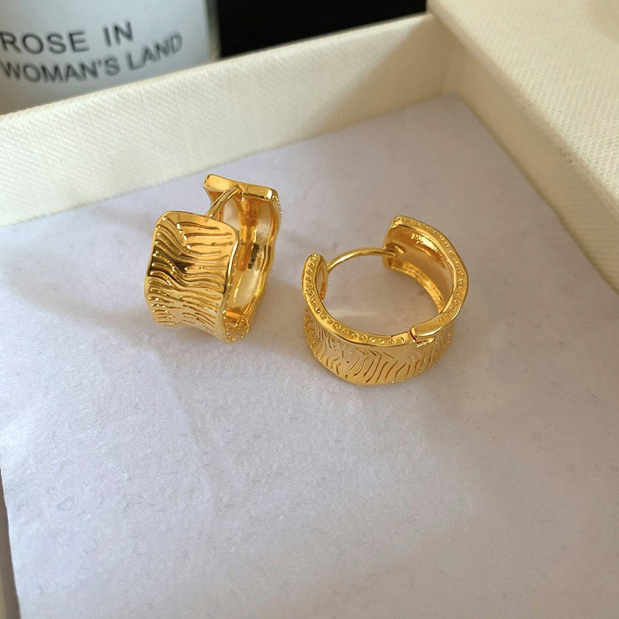 Orecchini a perno geometrici minimalisti in metallo con finitura placcata da donna, gioielli per l'orecchio lussuosi, alla moda e versatili per tutti i giorni